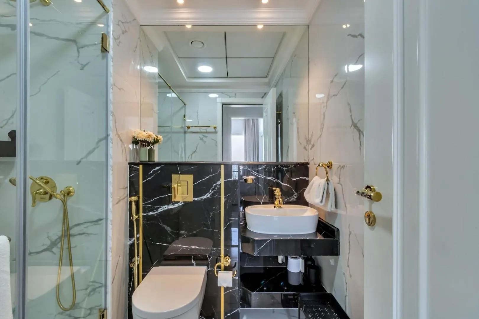 Guestready - Luxurious Retreat Near Miracle Garden Apartment Dubai