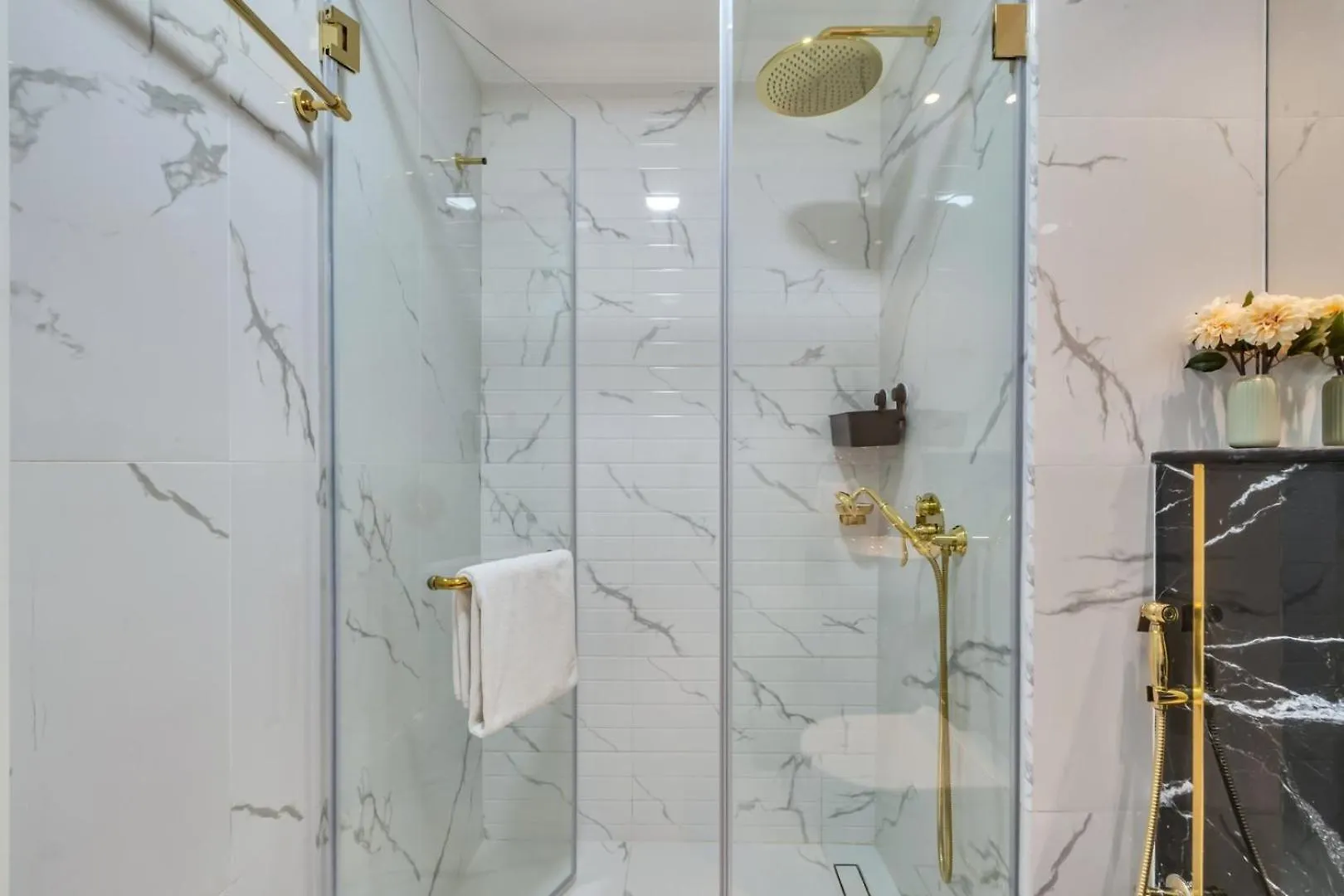 Guestready - Luxurious Retreat Near Miracle Garden Apartment Dubai 0*,