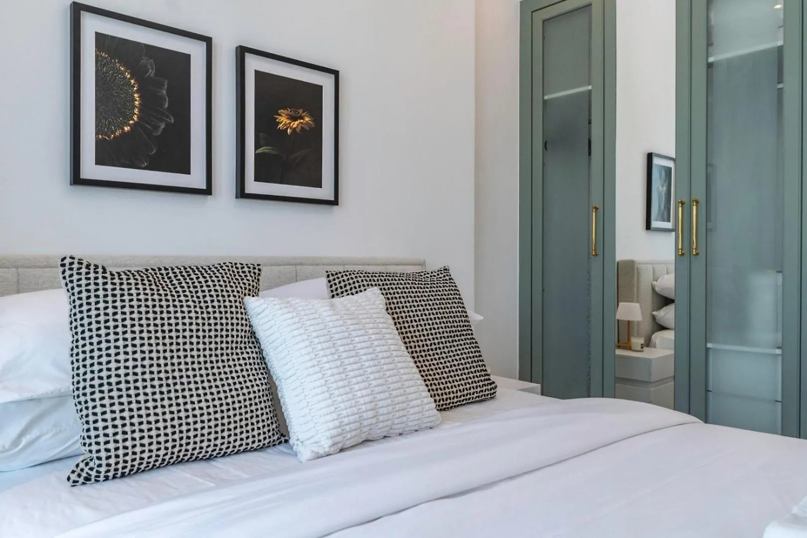 Guestready - Luxurious Retreat Near Miracle Garden Apartment Dubai