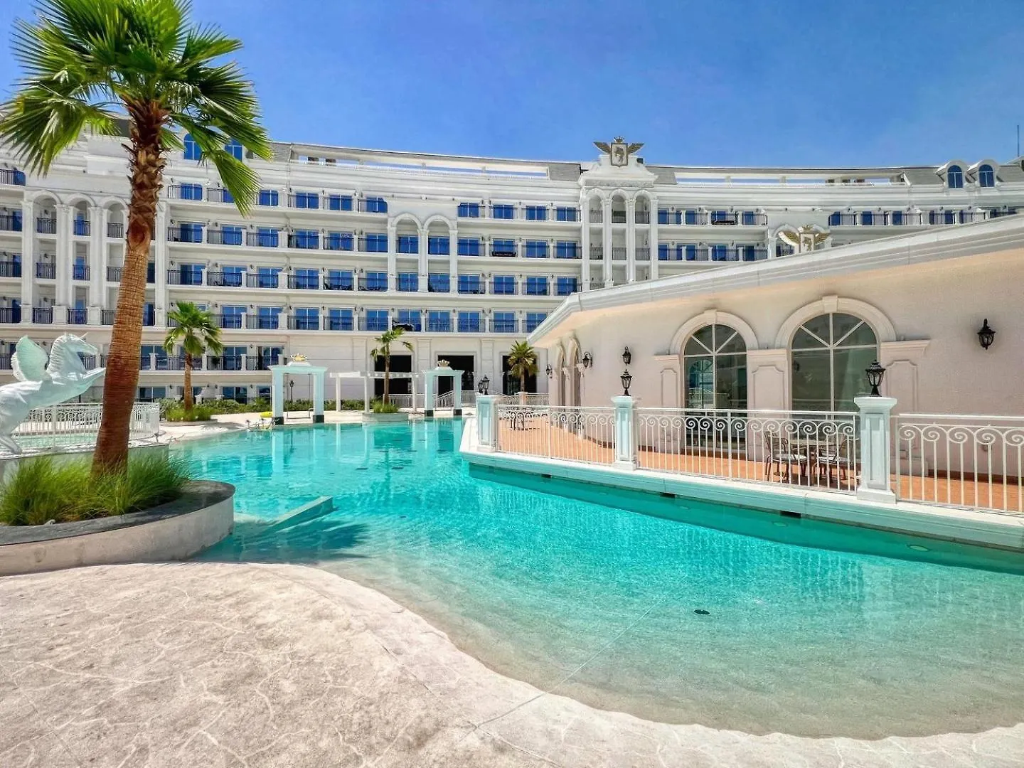 Guestready - Luxurious Retreat Near Miracle Garden Apartment Dubai