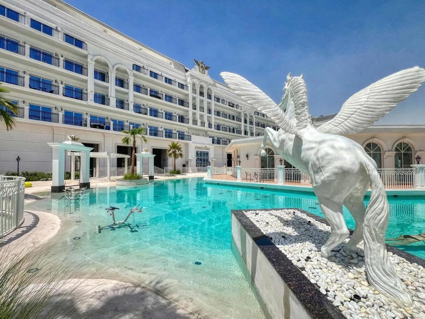 Guestready - Luxurious Retreat Near Miracle Garden Apartment Dubai